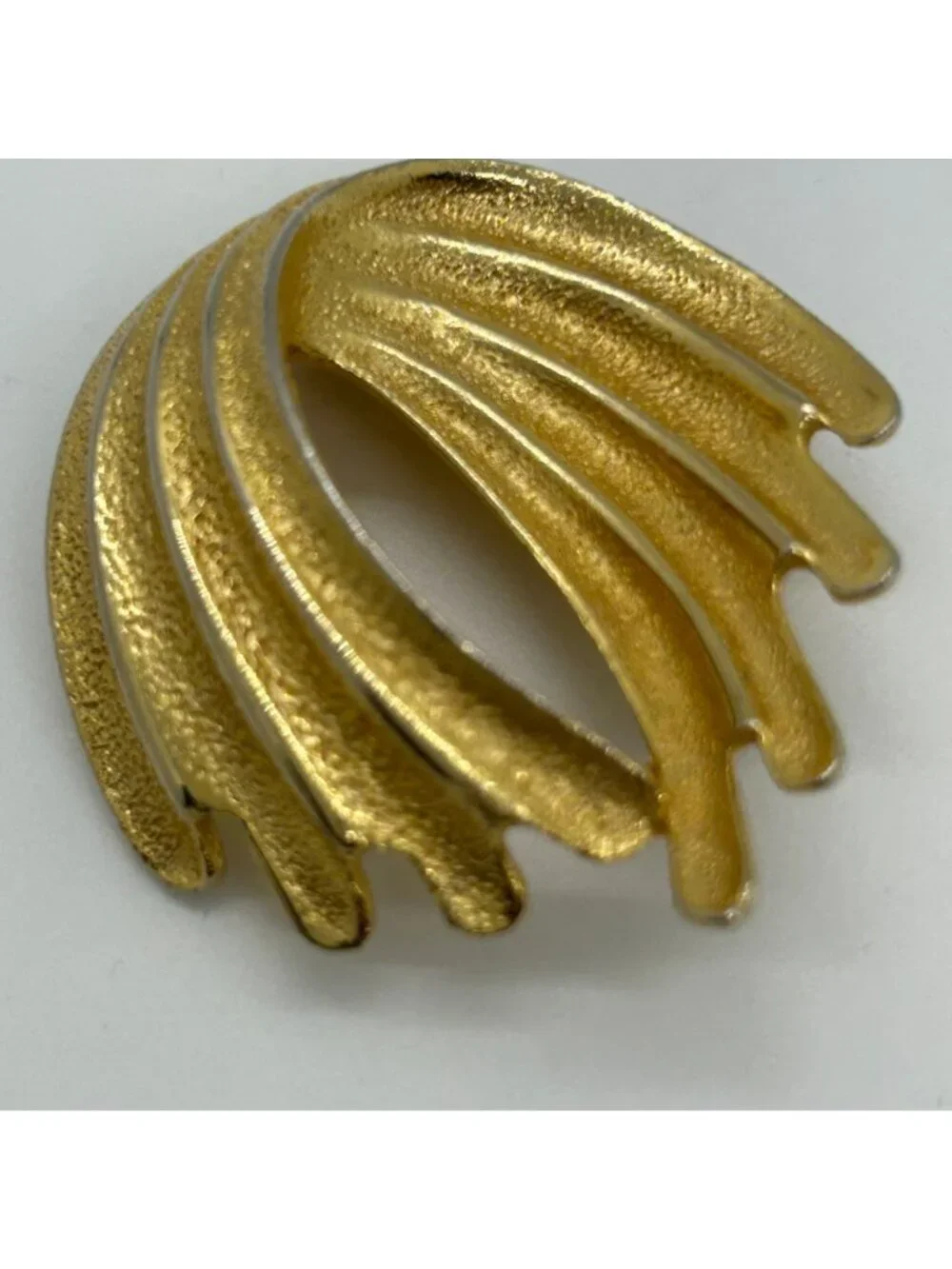 Vintage 1980s Abstract Brooches Pin Textured Gold Tone Swirl Leaf Red Rhinestone